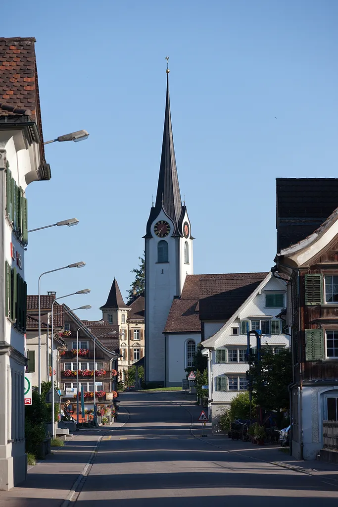 Ebnatstrasse mit Blick zur Reformierten Kirche von Ebnat-Kappel