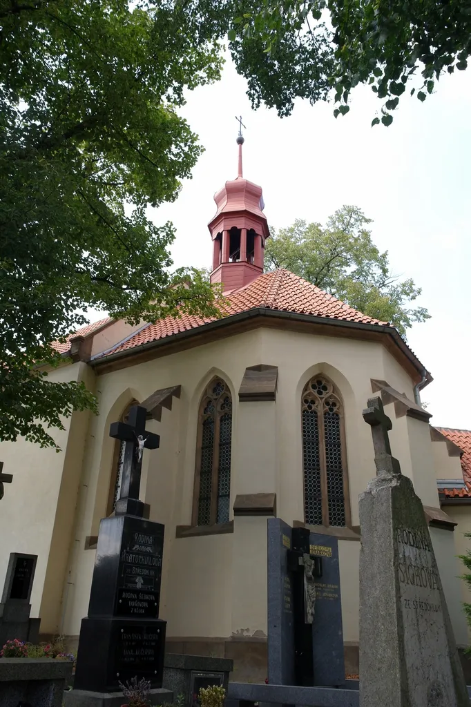 Graveyard church of Saint Lawrence, Černovičky settlement, part of Středokluky municipality. Presbytery with a Gothic vault and windows with tracery.