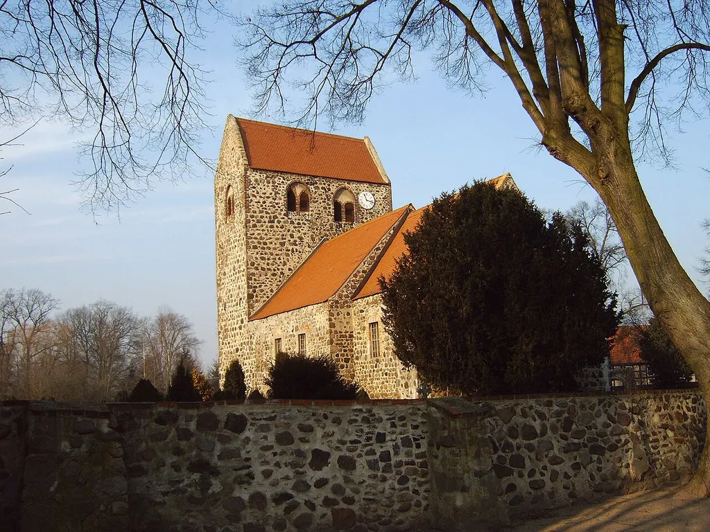 Dorfkirche von Dahlen, Bild aufgenommen am 26.1.2006 von Olaf Meister