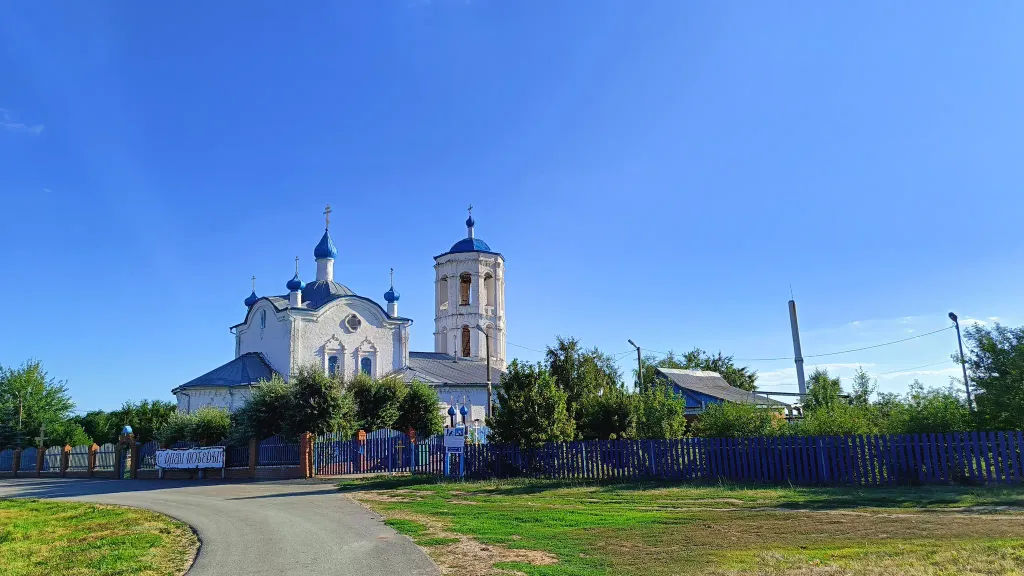 Церковь Покрова Пресвятой Богородицы и захоронение рода Лихачевых: Полянки, Спасский район, Татарстан