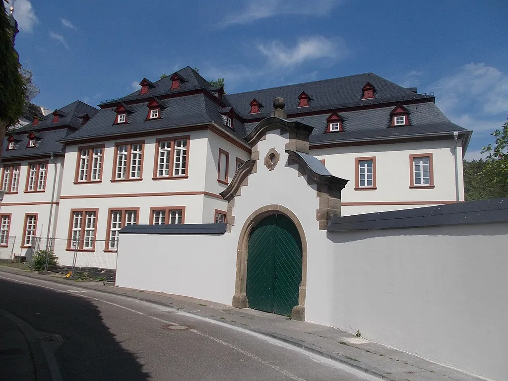 Welschnonnenkloster an der Flanderstraße, heute Altbau des Auguste Victoria Gymnasiums