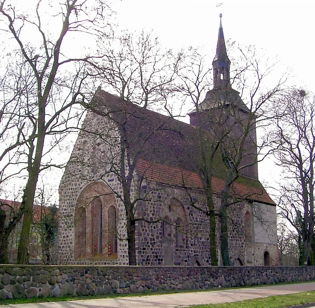Nordwestseite der Dorfkirche in Passow
