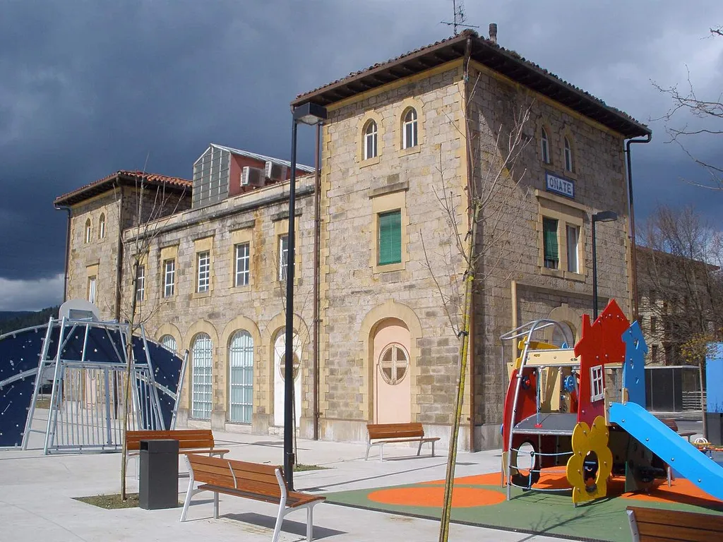 Antigua estación de tren de Oñate (Guipúzcoa)