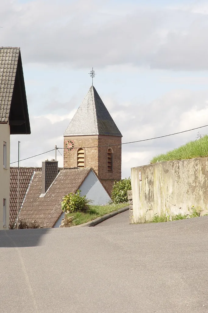 The steeple of the catholic filial church St. Lawrence shows up above Haibach-Dörrmorsbach.