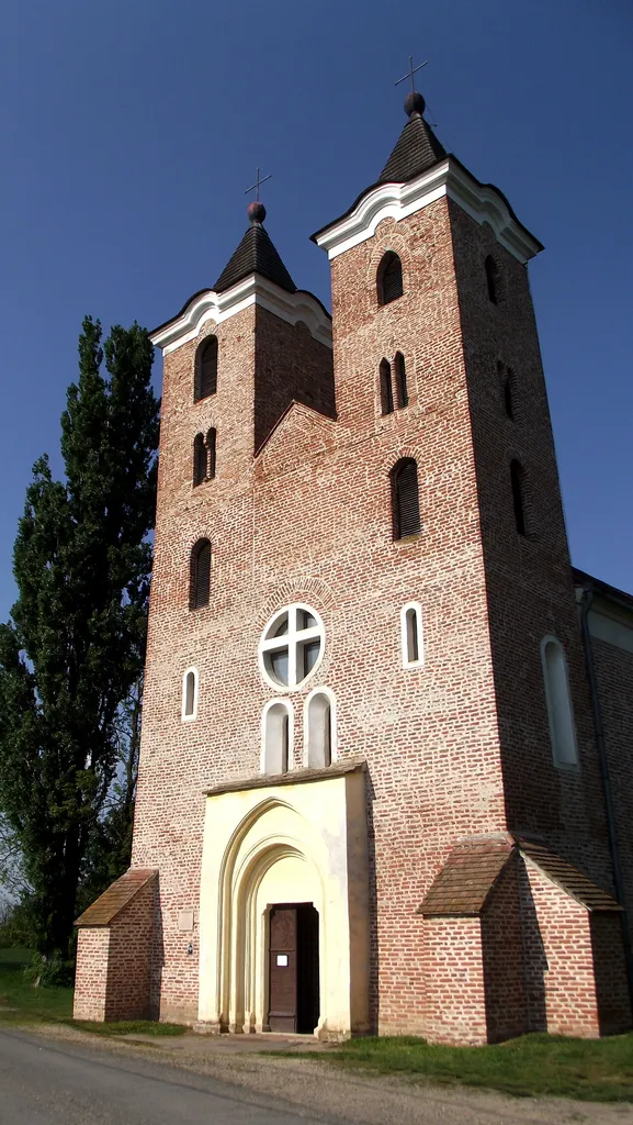 A Szent Jakab apostol templom főhomlokzata 2014 tavaszán.