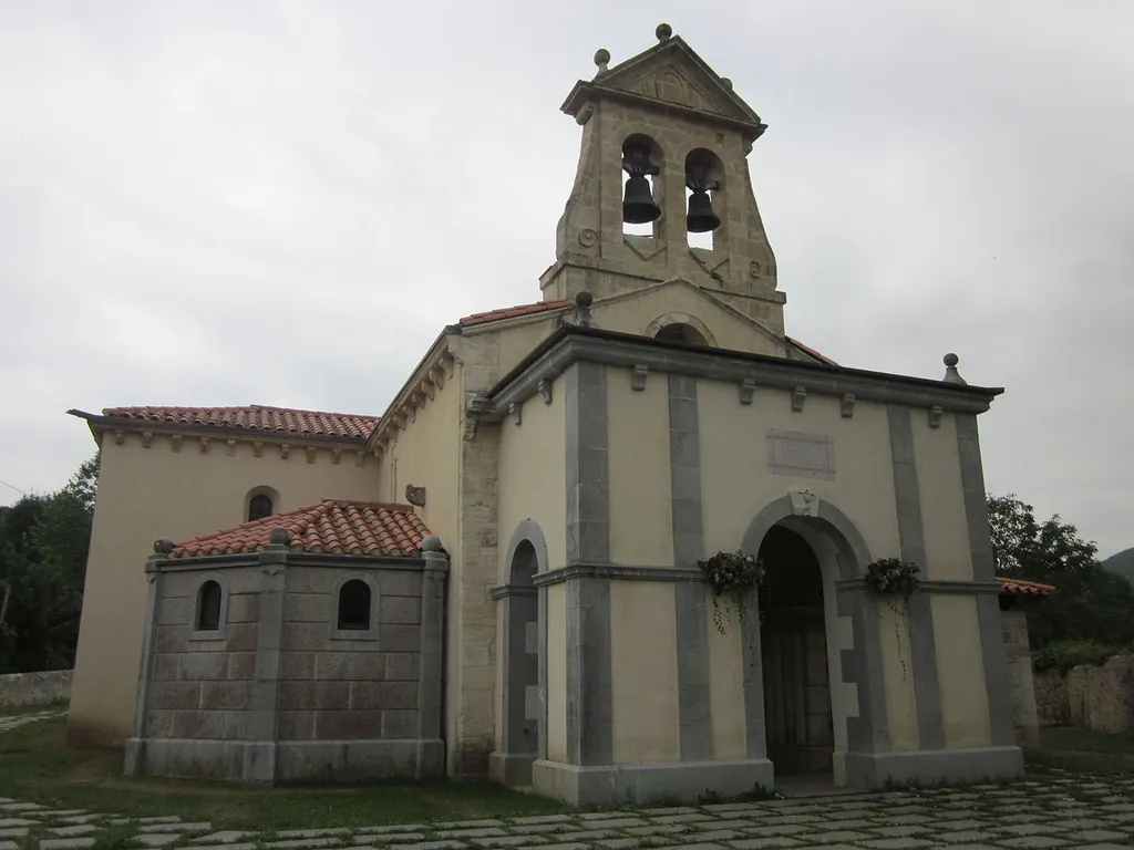 Iglesia de San Juan de Priorio. Las Caldas, Concejo de Oviedo, Principado de Asturias. España.
