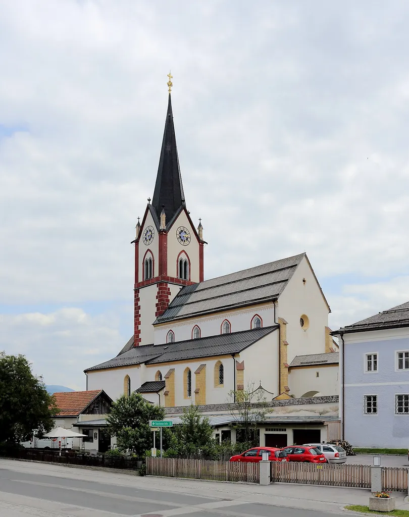Katholischen Pfarr- und Wallfahrtskirche Unsere Liebe Frau Mariä Himmelfahrt in der Salzburger Gemeinde Mariapfarr. Ein romanischer Bau im 12/13. Jahrhundert errichtet (heutiges Presbyterium) und später im 15. Jahrhundert als gotischer Bau aus- und umgebaut. 1946 wurden Fresken aus dem 13. und 14. Jahrhundert freigelegt.