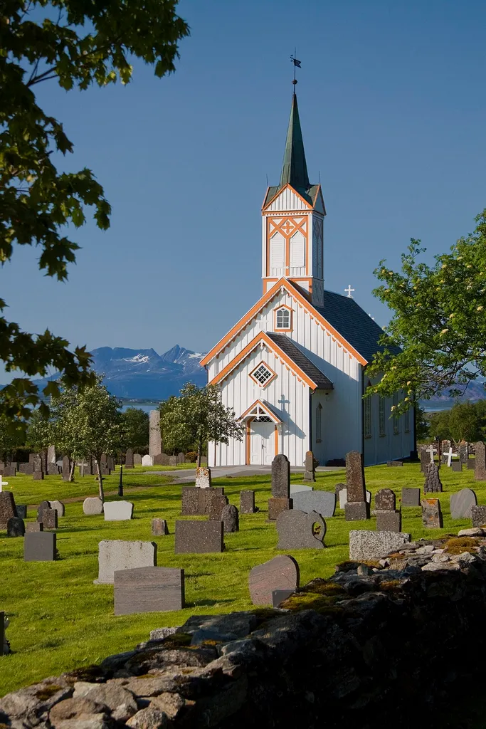 along RV17 / Kystriksveien