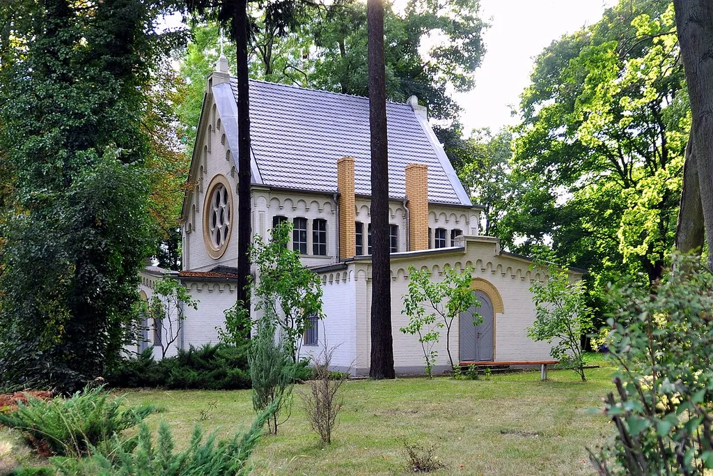 Kościół ewangelicko-augsburski Świętej Trójcy w Gorzowie Wlkp. Wcześniej, kaplica cmentarna. Wybudowana w 1887 r. w stylu neoromańskim.