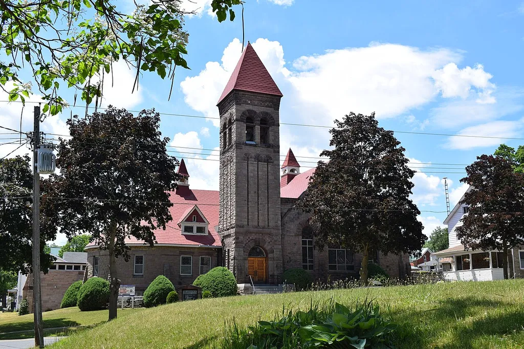 St. Andrew's Presbyterian Church, at 425 Center Street, in Prescott, Ontario