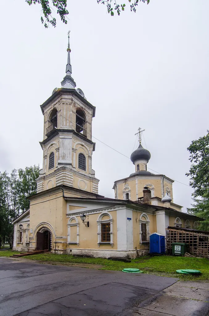 Церковь Иоанна Предтечи "в Рощенье" с фресками: проспект Советский, 1, Детский парк, Вологда, Вологодская область