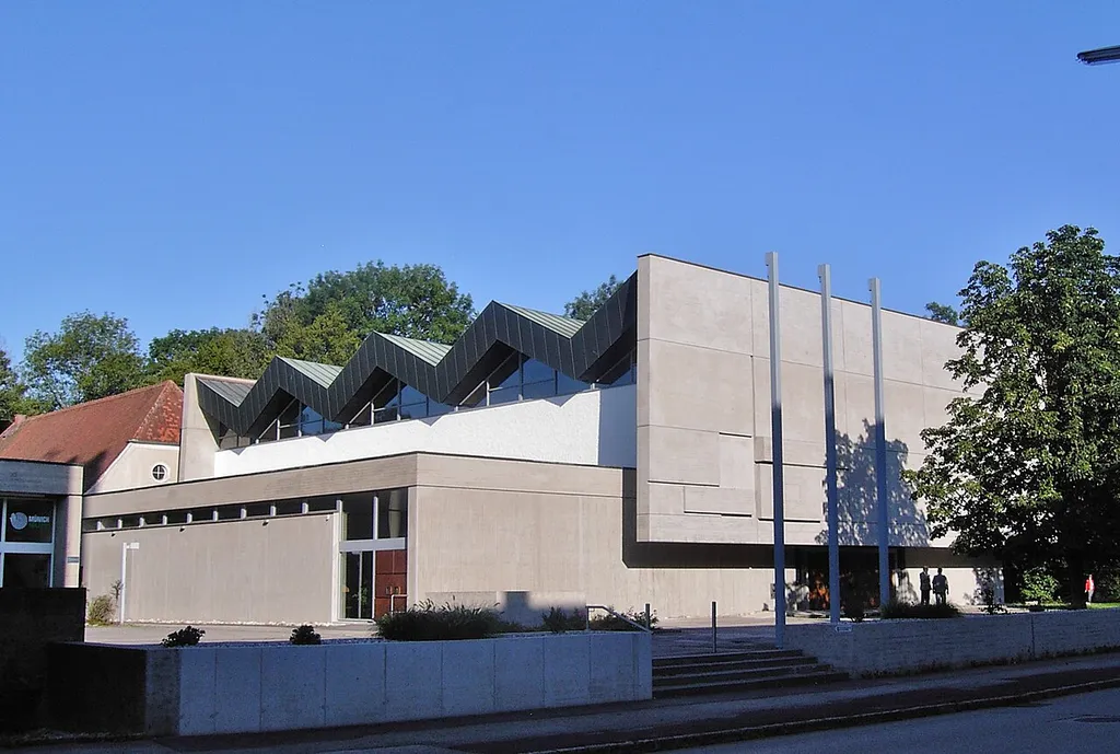 Steyr Karl Punzer-Straße 45, Neue Pfarrkirche Münichholz und Pfarrzentrum This media shows the protected monument with ObjektID 125341 in Austria. (Commons, de, Wikidata)
