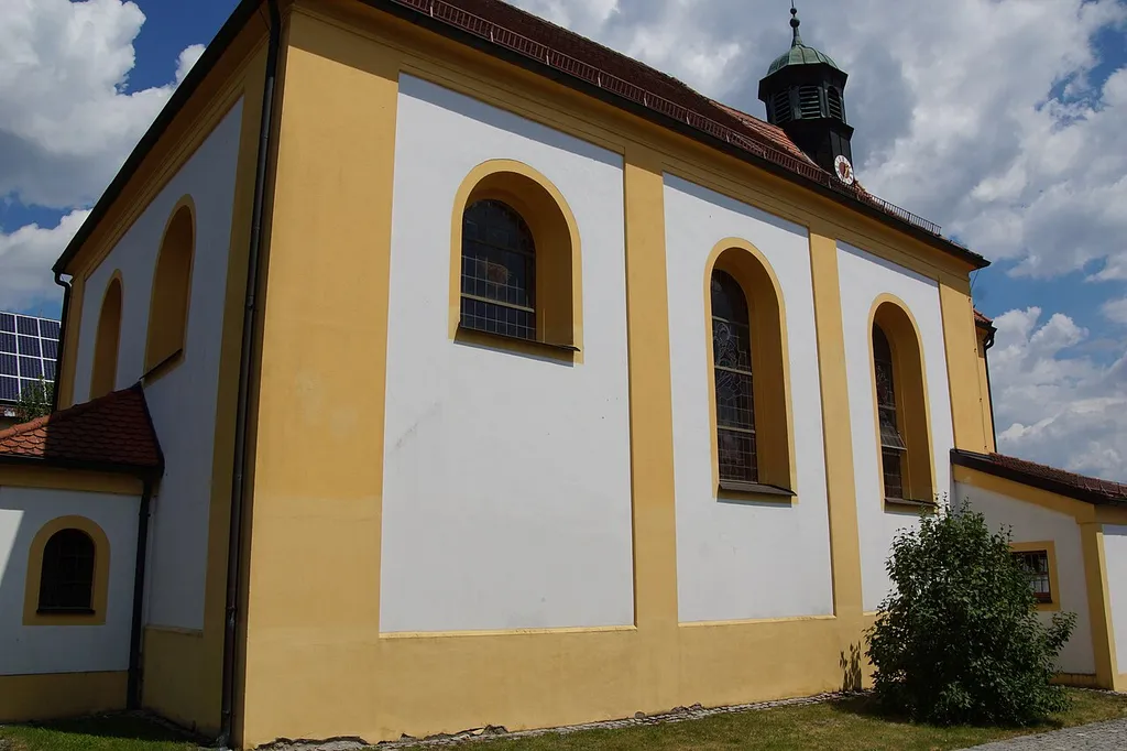 Die katholische Filialkirche St Barbara in Neudorf bei Luhe