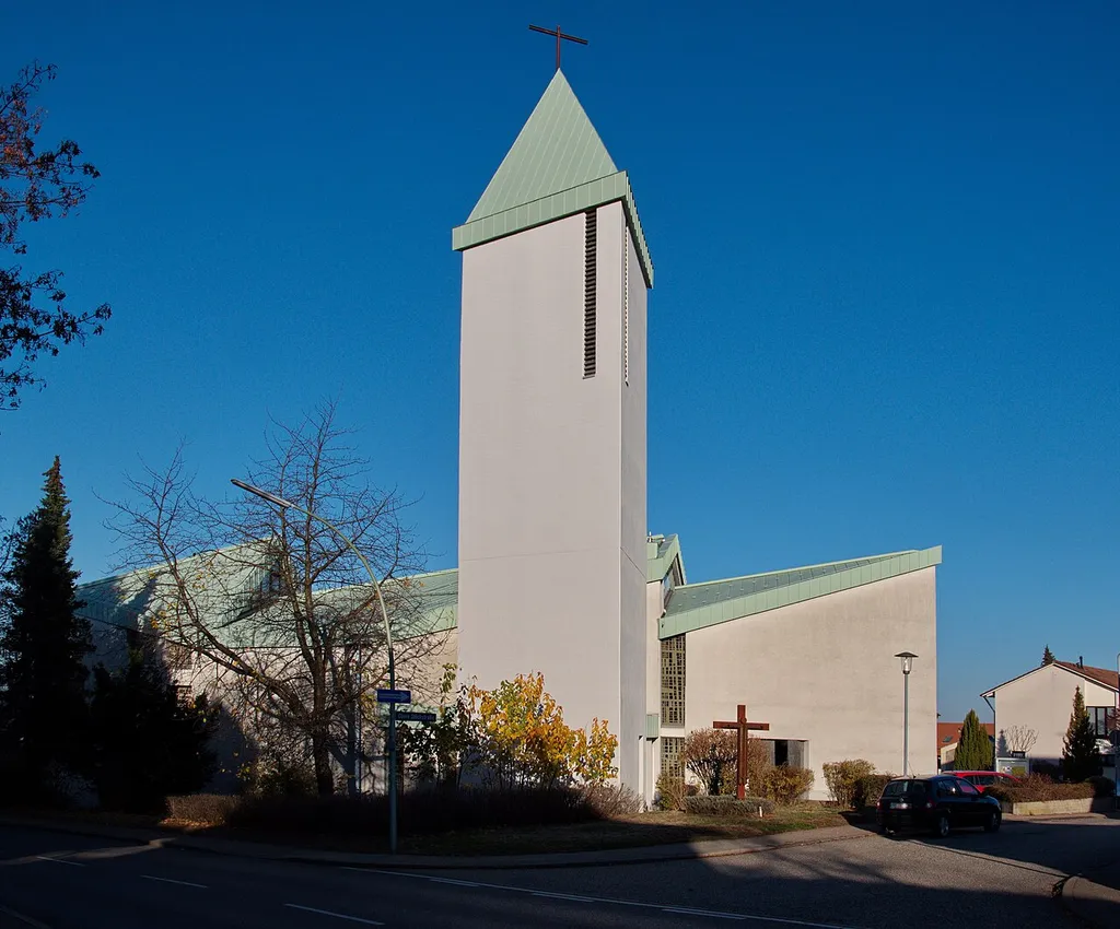Die Heilig-Kreuz-Kirche ist eine katholische Kirche und befindet sich an der Obere-Stöck-Strasse 1 in Büchenbronn
