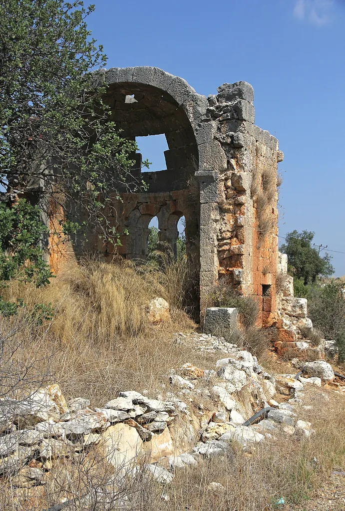 Ruine der byzantinischen Kirche von Batısandal nahe Erdemli, Südtürkei, Apsis von Süden