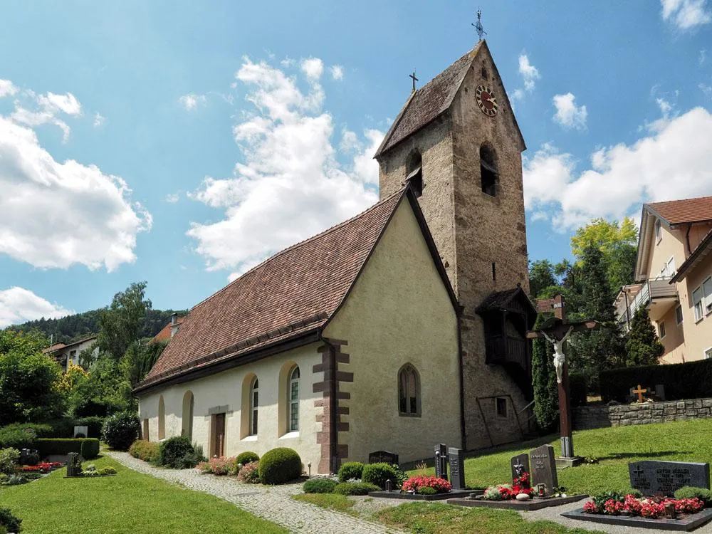 Die ehemalige Mutterkirche von Horb wurde im hochgotischen Stil erbaut und ist im Innern sehr sehenswert mit schönen Holzfiguren und einer Kanzel aus dem frühen 17. Jhdt,