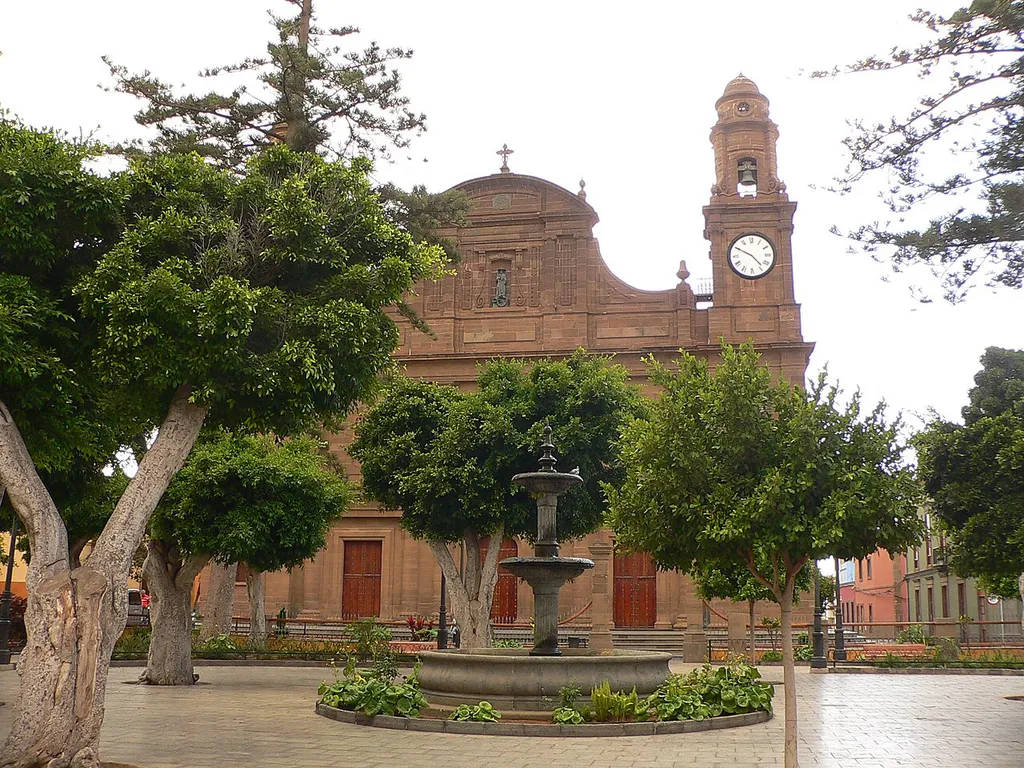 Gáldar, Plaza de Santiago e Iglesia