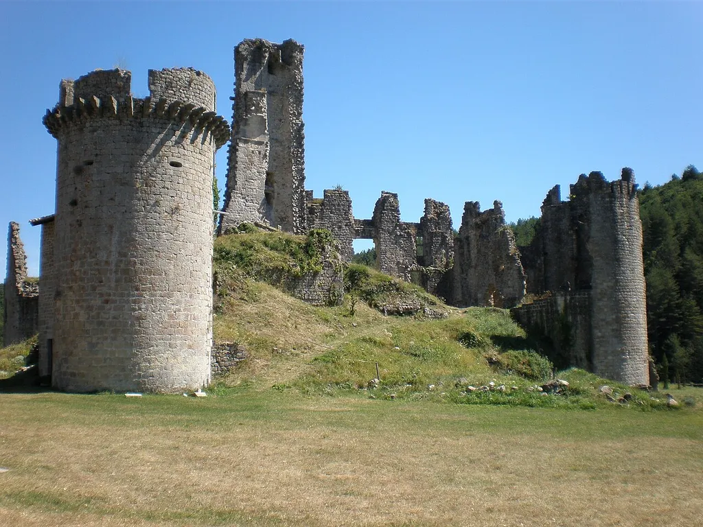 Ruines du château de Boulogne à St Michel de Boulogne (Ardèche)