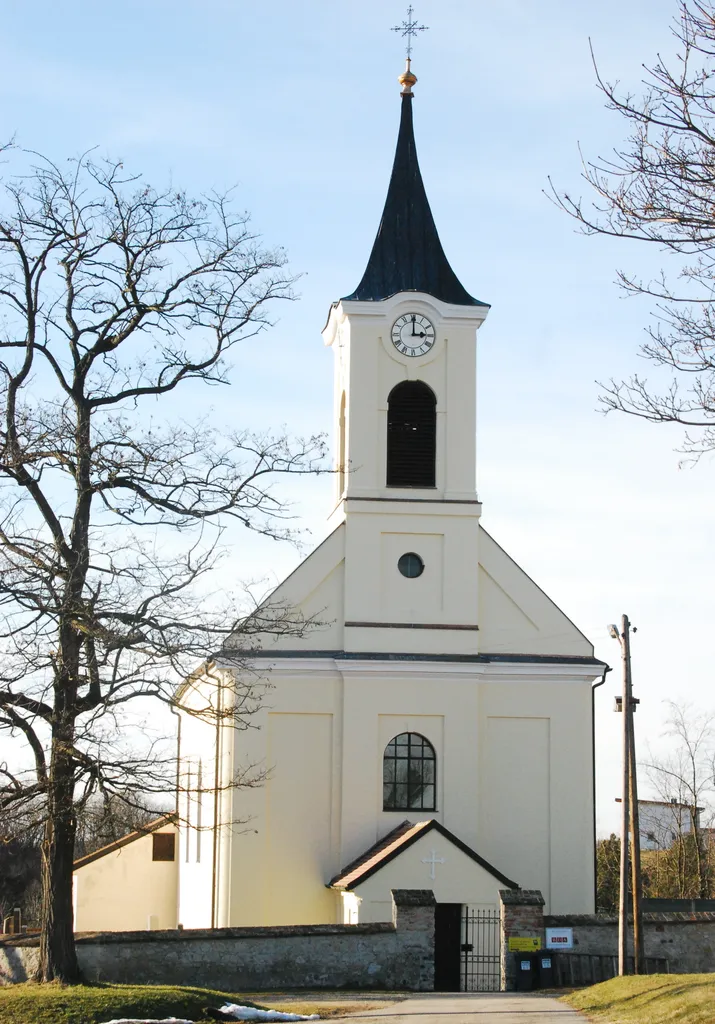 Die Pfarrkirche von Groißenbrunn in Niederösterreich