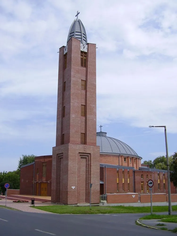 Szent Család római katolikus templom — Kazincbarcika