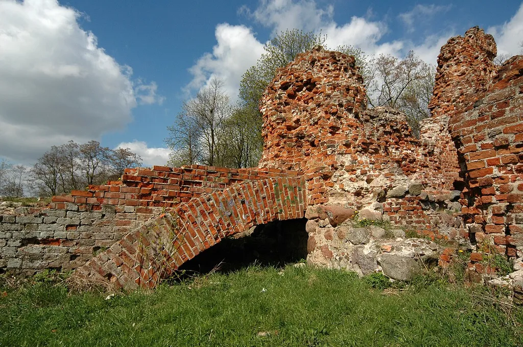 ruiny zamku, XIV-XVIII, 1 poł. XIX Raciążek, Gmina Raciążek