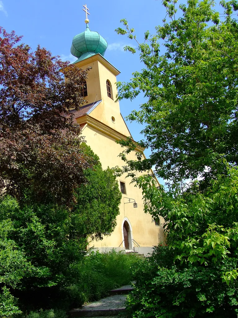 A Mindenszentek-templom Pécsen. Épült a 12. században román stílusban. Gótikus és barokk átalakításokat is végeztek rajta. 1588-ban itt zajlott le a Pécsi disputa néven ismert hitvita
