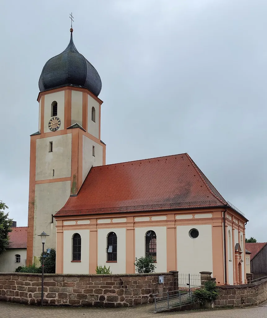 Katholische Pfarrkirche Mariä Geburt Jahrsdorf, Gemeinde Hilpoltstein, Landkreis Roth, Mittelfranken, Bayern, Deutschland