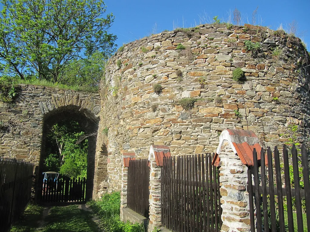 Samopše in Kutná Hora District, Czech Republic, part Talmberk. Castle ruins.