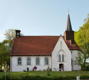 Matthias-Claudius-Kirche mit Ausstattung