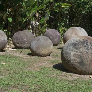 Precolumbian Chiefdom Settlements with Stone Spheres of the Diquís